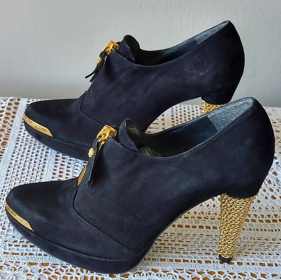 Stuart Weitzman Shoes - STUART WEITZMAN Suede Gold-Link Platform Booties Comfortable Size 8